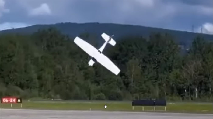 Stall during go-around: Cessna 152 and Cirrus SR22 crash