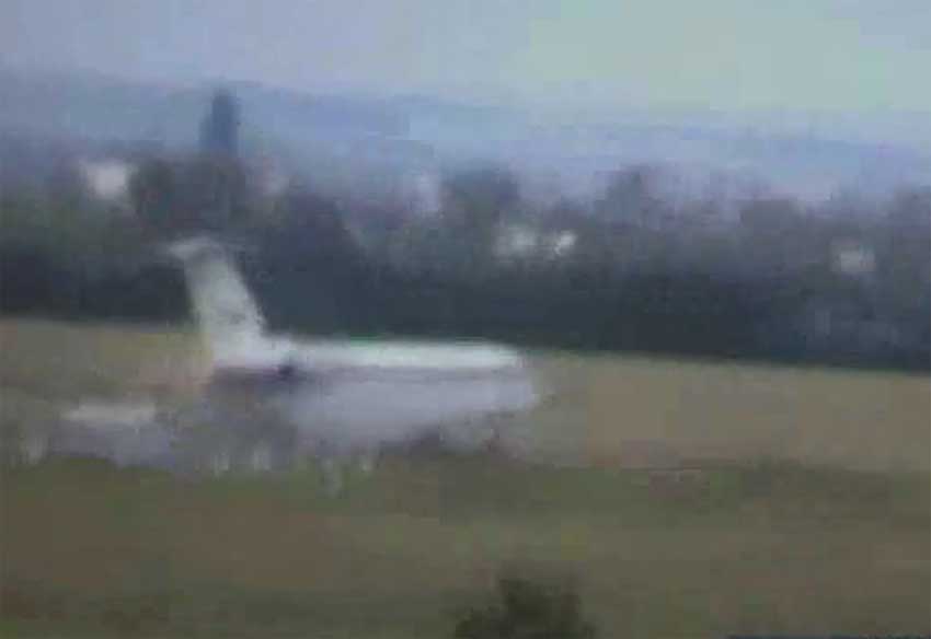 La décision d'interrompre de décollage est prise trop tard: le TU134 sort de piste à haute vitesse