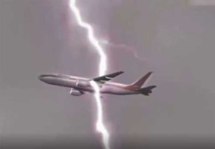 Amazing plane struck by lightning