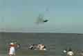 Le Harrier descend brusquement vers la mer: le pilote s'éjecte