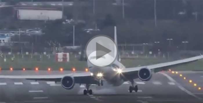 Atterrissage impressionnant d'un Boeing 767 sous de forts vents