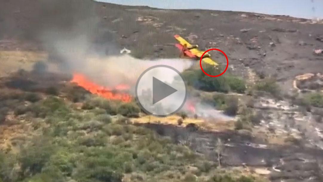 L'aile du Canadair CL-215 percute le sol après un largage d'eau sur un feu de forêt