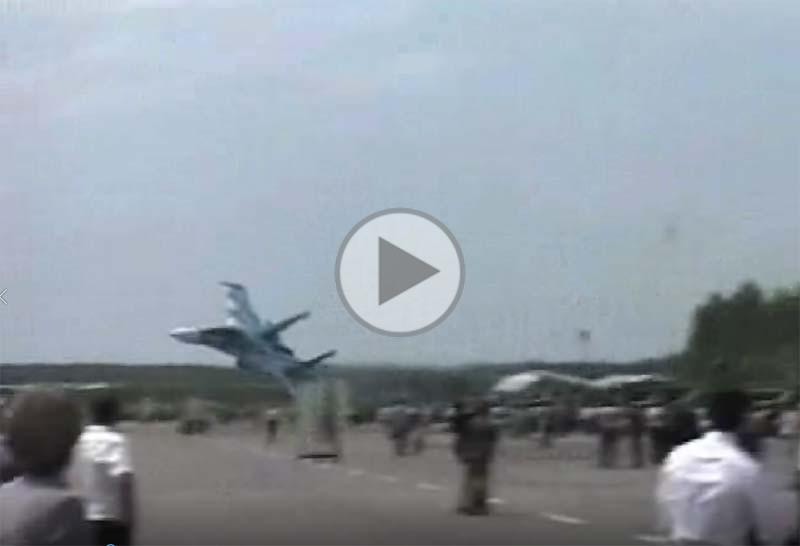 VIDEO - Sknyliv disaster - Su-27 crashes into crowd during an airshow